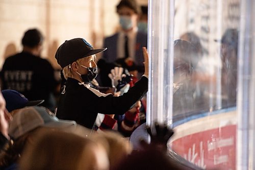 MIKE SUDOMA / Winnipeg Free Press
A young Winnipeg Ice fan slams on the glass as the Winnipeg Ice get introduced minutes before they begin their game against the Brandon Wheat Kings Saturday evening at Wayne Fleming Arena
October 2, 2021