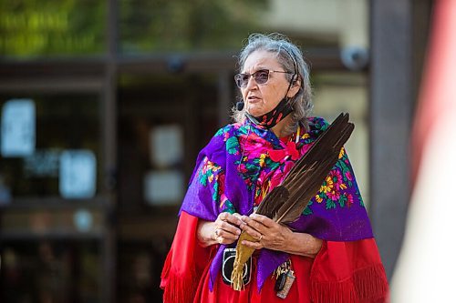 MIKAELA MACKENZIE / WINNIPEG FREE PRESS

Elder Carolyn Moar speaks at a sacred fire at City Hall in honour of a day of action and awareness for missing and murdered Indigenous women, girls, and two-spirited peoples in Winnipeg on Monday, Oct. 4, 2021. For --- story.
Winnipeg Free Press 2021.