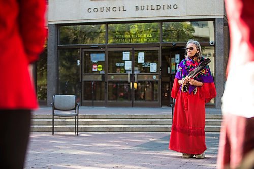 MIKAELA MACKENZIE / WINNIPEG FREE PRESS

Elder Carolyn Moar speaks at a sacred fire at City Hall in honour of a day of action and awareness for missing and murdered Indigenous women, girls, and two-spirited peoples in Winnipeg on Monday, Oct. 4, 2021. For --- story.
Winnipeg Free Press 2021.