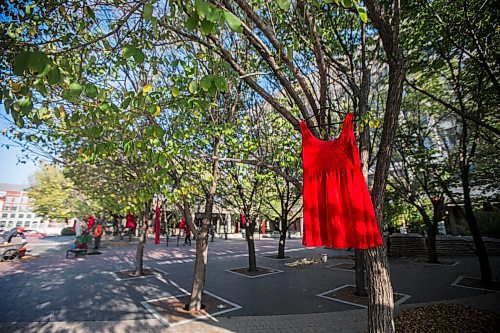 MIKAELA MACKENZIE / WINNIPEG FREE PRESS

Red dresses hang in the courtyard at City Hall in honour of a day of action and awareness for missing and murdered Indigenous women, girls, and two-spirited peoples in Winnipeg on Monday, Oct. 4, 2021. For --- story.
Winnipeg Free Press 2021.