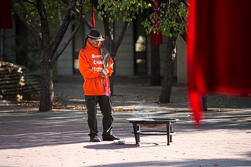 MIKAELA MACKENZIE / WINNIPEG FREE PRESS

Firekeeper Melvin Moar watches a sacred fire at City Hall in honour of a day of action and awareness for missing and murdered Indigenous women, girls, and two-spirited peoples in Winnipeg on Monday, Oct. 4, 2021. For --- story.
Winnipeg Free Press 2021.