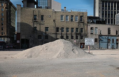 JESSICA LEE / WINNIPEG FREE PRESS

An empty plot of concrete and pile of rubble lie at the site of what was once the St. Regis Hotel on October 4, 2021. Sunshine Wood, was last seen there in 2004.

Reporter: Melissa



