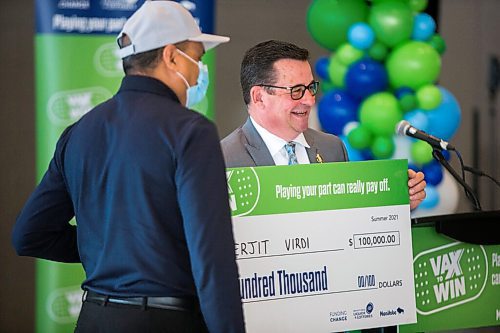 MIKAELA MACKENZIE / WINNIPEG FREE PRESS

Crown services minister Jeff Wharton poses for a photo with winner Inderjit Virdi at a Vax to Win event at the RBC Convention Centre vaccination supersite in Winnipeg on Tuesday, Oct. 5, 2021. For Gabby story.
Winnipeg Free Press 2021.