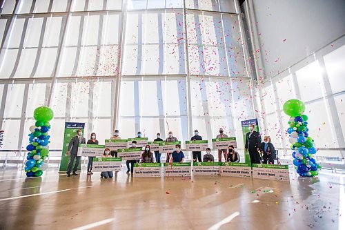 MIKAELA MACKENZIE / WINNIPEG FREE PRESS

Vax to Win winners pose for a group photo at the RBC Convention Centre vaccination supersite in Winnipeg on Tuesday, Oct. 5, 2021. For Gabby story.
Winnipeg Free Press 2021.