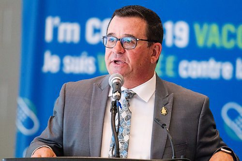 MIKAELA MACKENZIE / WINNIPEG FREE PRESS

Crown services minister Jeff Wharton announces Vax to Win winners at the RBC Convention Centre vaccination supersite in Winnipeg on Tuesday, Oct. 5, 2021. For Gabby story.
Winnipeg Free Press 2021.