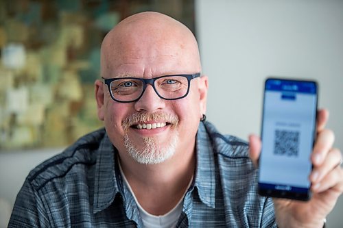 MIKAELA MACKENZIE / WINNIPEG FREE PRESS

Jason Lerato, former anti-vaxxer who has now changed his mind and gotten vaccinated, poses for a portrait in his home in Winnipeg on Tuesday, Oct. 5, 2021. For Malak story.
Winnipeg Free Press 2021.