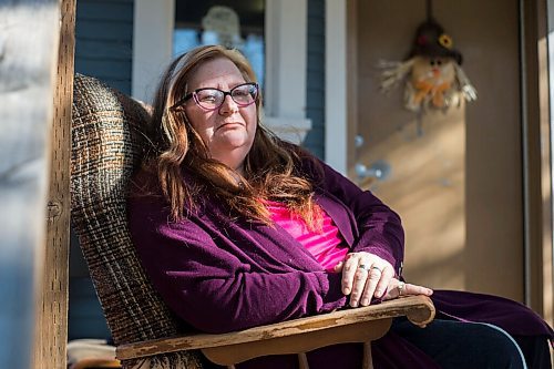 MIKAELA MACKENZIE / WINNIPEG FREE PRESS

Debby Sillito, who is living on employment and income assistance and applying for a low-income bus pass, poses for a portrait on her front porch in Winnipeg on Tuesday, Oct. 5, 2021. For Joyanne story.
Winnipeg Free Press 2021.