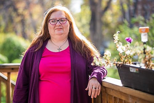 MIKAELA MACKENZIE / WINNIPEG FREE PRESS

Debby Sillito, who is living on employment and income assistance and applying for a low-income bus pass, poses for a portrait on her front porch in Winnipeg on Tuesday, Oct. 5, 2021. For Joyanne story.
Winnipeg Free Press 2021.