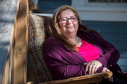 MIKAELA MACKENZIE / WINNIPEG FREE PRESS

Debby Sillito, who is living on employment and income assistance and applying for a low-income bus pass, poses for a portrait on her front porch in Winnipeg on Tuesday, Oct. 5, 2021. For Joyanne story.
Winnipeg Free Press 2021.