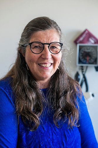 MIKAELA MACKENZIE / WINNIPEG FREE PRESS

Dr. Carol Scurfield poses for a portrait at the Women's Health Clinic in Winnipeg on Tuesday, Oct. 5, 2021. For Eva/Jen story.
Winnipeg Free Press 2021.