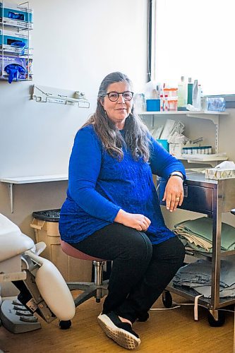 MIKAELA MACKENZIE / WINNIPEG FREE PRESS

Dr. Carol Scurfield poses for a portrait at the Women's Health Clinic in Winnipeg on Tuesday, Oct. 5, 2021. For Eva/Jen story.
Winnipeg Free Press 2021.