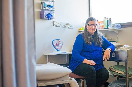 MIKAELA MACKENZIE / WINNIPEG FREE PRESS

Dr. Carol Scurfield poses for a portrait at the Women's Health Clinic in Winnipeg on Tuesday, Oct. 5, 2021. For Eva/Jen story.
Winnipeg Free Press 2021.