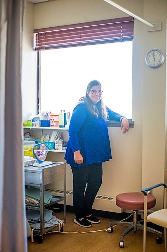 MIKAELA MACKENZIE / WINNIPEG FREE PRESS

Dr. Carol Scurfield poses for a portrait at the Women's Health Clinic in Winnipeg on Tuesday, Oct. 5, 2021. For Eva/Jen story.
Winnipeg Free Press 2021.