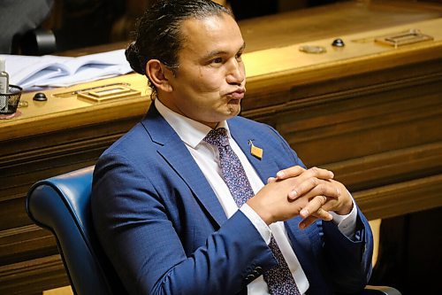 MIKE DEAL / WINNIPEG FREE PRESS
Opposition leader Wab Kinew reacts while Premier Kelvin Goertzen answers his question during question period.
Premier Kelvin Goertzen and Opposition leader Wab Kinew along with about two-thirds of the MLA's attend the start of a very short session of the legislative assembly Wednesday afternoon. There will be two more days this week and three next week before the end of the session so that the governing Conservative party can elect a new leader who will become the next Premier at the end of the month.
211006 - Wednesday, October 06, 2021.