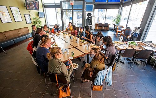 MIKE DEAL / WINNIPEG FREE PRESS
Participants at the Winnipeg Free Press Reader Bridge Feeding the Conversation Lunch held at the Winnipeg Free Press News Cafe (237 McDermot Ave) Wednesday.
211006 - Wednesday, October 06, 2021.