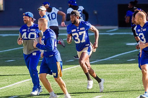 MIKAELA MACKENZIE / WINNIPEG FREE PRESS

Brandon Alexander runs at Bombers practice at IG Field in Winnipeg on Thursday, Oct. 7, 2021. For Taylor/Jeff story.
Winnipeg Free Press 2021.