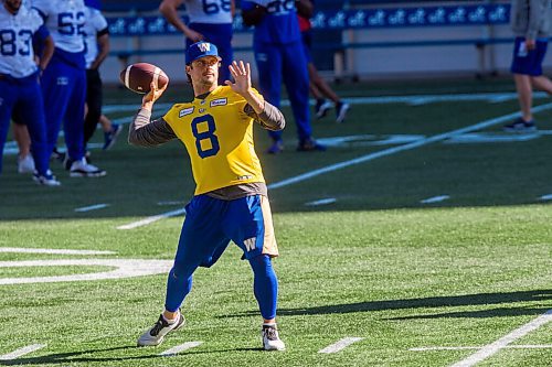 MIKAELA MACKENZIE / WINNIPEG FREE PRESS

Quarterback Zach Collaros throws the ball at Bombers practice at IG Field in Winnipeg on Thursday, Oct. 7, 2021. For Taylor/Jeff story.
Winnipeg Free Press 2021.