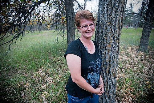 JOHN WOODS / WINNIPEG FREE PRESS
Kara Thiessen, who has started up a pet grooming business, is photographed at St Vital Park in Winnipeg Thursday, October 7, 2021. Thiessen participated in Teen Stop transitions to employment program, which helped her to become an entrepreneur. 

Reporter: Piche