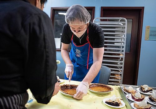 JESSICA LEE / WINNIPEG FREE PRESS

Dallas Holden, a staff member, divides up plates of pie at Siloam Mission on October 8, 2021. The organization fed dozens of community members Thanksgiving lunch earlier that day.

Reporter: Erik