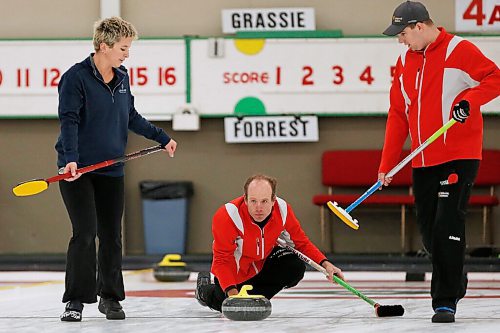 JOHN WOODS / WINNIPEG FREE PRESS
Sean Grassie plays Alex Forest in the Provincial Mixed Curling Championship at the Granite Curling Club in Winnipeg Monday, October 11, 2021. 

Reporter: ?