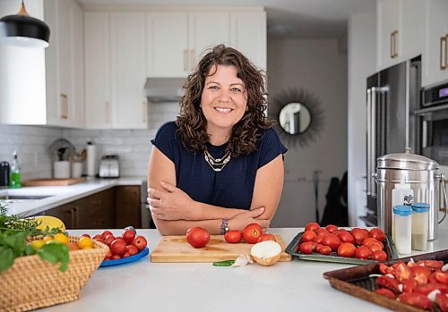 JESSICA LEE / WINNIPEG FREE PRESS

Getty Stewart, a local chef, poses for a photo on October 8, 2021, in her kitchen.




