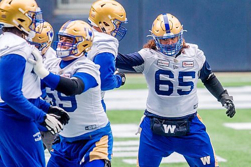 MIKAELA MACKENZIE / WINNIPEG FREE PRESS
Defensive lineman Tui Eli (65) at Bombers practice at IG Field in Winnipeg on Wednesday, Oct. 13, 2021. For Taylor Allen story.
Winnipeg Free Press 2021.