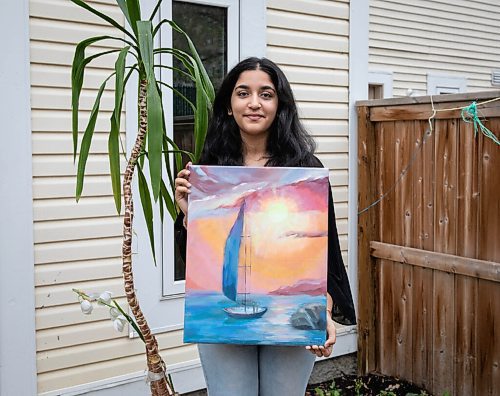 JESSICA LEE / WINNIPEG FREE PRESS

Faiza Malik, 16, poses for a photo on October 13, 2021 at her home with her untitled painting. 

Reporter: Sabrina




