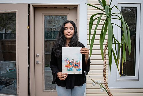 JESSICA LEE / WINNIPEG FREE PRESS

Faiza Malik, 16, poses for a photo on October 13, 2021 at her home with her untitled painting. 

Reporter: Sabrina




