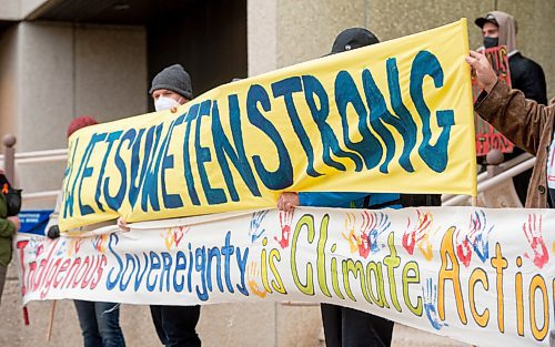MIKE SUDOMA / Winnipeg Free Press
Supporters hold signs as they stand in solidarity outside of the RCMP building on Portage Avenue in support of the Wetsuweten people protecting the Wedzin Kwa grounds from becoming a Coastal Gaslink Drill site
October 13, 2021