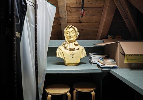 JESSICA LEE / WINNIPEG FREE PRESS

An old bust of a nun is stored in the attic of the St. Boniface Museum.

Reporter: Brenda




