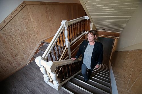 SHANNON VANRAES/WINNIPEG FREE PRESS
Realtor Cheryl Demarcke is representing a former convent up for sale in the town of St. Jean Baptiste and was photographed at the property on October 15, 2021.
