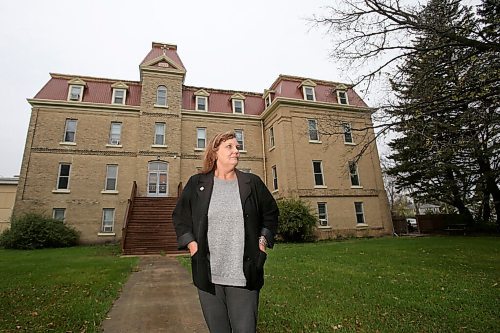 SHANNON VANRAES/WINNIPEG FREE PRESS
Realtor Cheryl Demarcke is representing a former convent up for sale in the town of St. Jean Baptiste and was photographed at the property on October 15, 2021.
