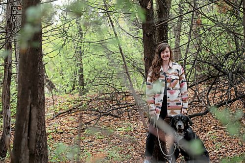 SHANNON VANRAES/WINNIPEG FREE PRESS
Anna Cooper Reid walks her dog in Assiniboine Park on October 15, 2021.
