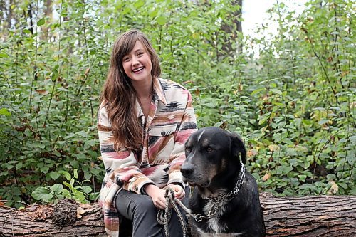 SHANNON VANRAES/WINNIPEG FREE PRESS
Anna Cooper Reid walks her dog in Assiniboine Park on October 15, 2021.
