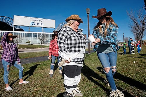 JOHN WOODS / WINNIPEG FREE PRESS
Tammy Gulle, gets mummified by Cherish Sanclemente, (blue) Jaydee Sanclemente, (purple) and Vicky Sanclemente, (red) as they take part in the Quest4CF Family Scavenger Hunt throughout South Winnipeg Sunday, October 17, 2021. The event was to raise funds and bring awareness to Cystic Fibrosis (CF) research and two petitions for circling for Manitoba to fund CF drugs and to support CF families.

Reporter: SU