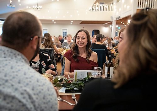 JESSICA LEE / WINNIPEG FREE PRESS

Kathleen Gannon laughs at a joke at the Free Press Fall Supper at Whitetail Meadow on October 17, 2021.






