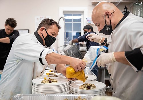 JESSICA LEE / WINNIPEG FREE PRESS

Chefs plate sunflower-oil-poached chicken breasts for the Free Press Fall Supper at Whitetail Meadow on October 17, 2021.






