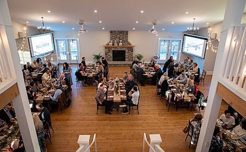 JESSICA LEE / WINNIPEG FREE PRESS

Attendees are seated at the Free Press Fall Supper at Whitetail Meadow on October 17, 2021. The meal included a fall harvest salad, sunflower oil poached chicken breast and a prairie berry cannoli. 



