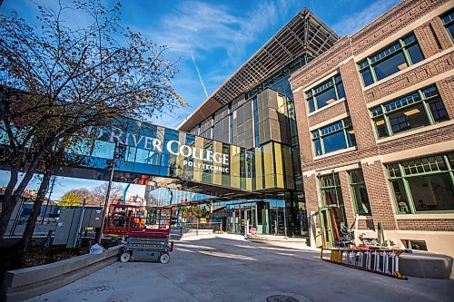 MIKAELA MACKENZIE / WINNIPEG FREE PRESS

RRC Polytechs new Innovation Centre in Winnipeg on Monday, Oct. 18, 2021. The Digital Film and Media Production program is the first to be learning in the new space. For Josh Frey-Sam story.
Winnipeg Free Press 2021.