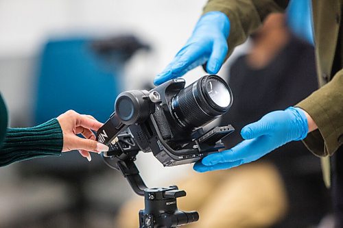 MIKAELA MACKENZIE / WINNIPEG FREE PRESS

Student Fawnda Neckoway (left) and instructor Rylaan Gimby set up a gimbal in the Digital Film and Media Production program freelance video class at RRC Polytechs new Innovation Centre in Winnipeg on Monday, Oct. 18, 2021. This program is the first to be learning in the new space. For Josh Frey-Sam story.
Winnipeg Free Press 2021.