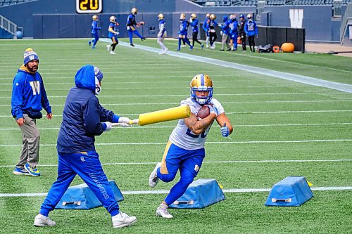 MIKE DEAL / WINNIPEG FREE PRESS
Winnipeg Blue Bombers Brady Oliveira (20) during practice at IG Field Tuesday morning.
211019 - Tuesday, October 19, 2021.