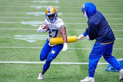 MIKE DEAL / WINNIPEG FREE PRESS
Winnipeg Blue Bombers Johnny Augustine (27) during practice at IG Field Tuesday morning.
211019 - Tuesday, October 19, 2021.