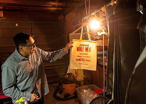 MIKE SUDOMA / Winnipeg Free Press
Roy Liang, owner of Winnipeg North of Fargo looks over a tote bag hanging in his garage/workshop Tuesday evening
October 20, 2021