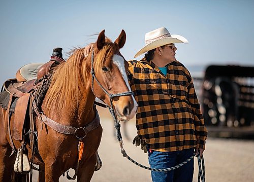 JESSICA LEE / WINNIPEG FREE PRESS

Keith Tacan of the Sioux Valley Dakota Nation Unity Riders leads his horse Kodiak during a pit stop during the annual Kidney Walk and Ride on October 10, 2021. 

Reporter: Melissa
