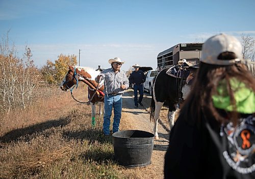 JESSICA LEE / WINNIPEG FREE PRESS

Travis Mazawasicuna of the Sioux Valley Dakota Nation Unity Riders leads his horse during a pit stop at the annual Kidney Walk and Ride on October 10, 2021. 

Reporter: Melissa