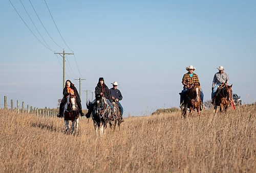 JESSICA LEE / WINNIPEG FREE PRESS

Sioux Valley Dakota Nation Unity Riders rode for several hours in support of the annual Kidney Walk and Ride on October 10, 2021. 

Reporter: Melissa






