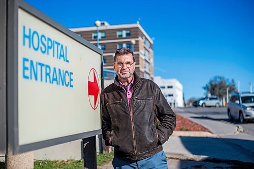 MIKAELA MACKENZIE / WINNIPEG FREE PRESS

Former Liberal MP and ICU doctor Doug Eyolfson poses for a portrait in front of the Grace Hospital in Winnipeg on Wednesday, Oct. 20, 2021. For Dylan story.
Winnipeg Free Press 2021.