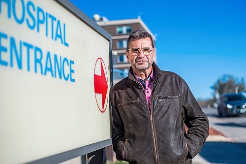 MIKAELA MACKENZIE / WINNIPEG FREE PRESS

Former Liberal MP and ICU doctor Doug Eyolfson poses for a portrait in front of the Grace Hospital in Winnipeg on Wednesday, Oct. 20, 2021. For Dylan story.
Winnipeg Free Press 2021.