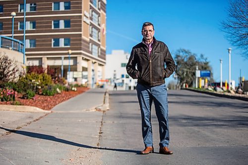 MIKAELA MACKENZIE / WINNIPEG FREE PRESS

Former Liberal MP and ICU doctor Doug Eyolfson poses for a portrait in front of the Grace Hospital in Winnipeg on Wednesday, Oct. 20, 2021. For Dylan story.
Winnipeg Free Press 2021.