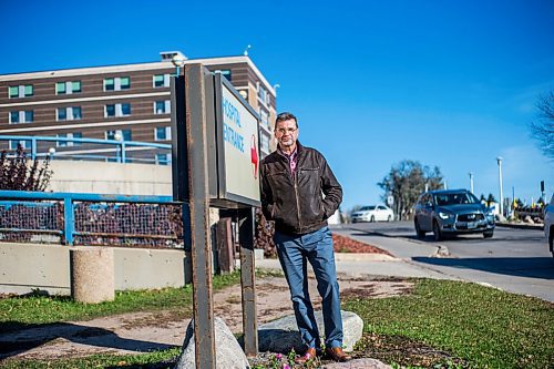 MIKAELA MACKENZIE / WINNIPEG FREE PRESS

Former Liberal MP and ICU doctor Doug Eyolfson poses for a portrait in front of the Grace Hospital in Winnipeg on Wednesday, Oct. 20, 2021. For Dylan story.
Winnipeg Free Press 2021.